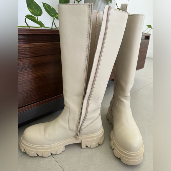 Steve Madden Women's ESMA Boot size 7.5 - Picture 3 of 9